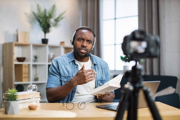 What Strategies Can UK Independent Musicians Employ to Navigate Streaming Revenue?