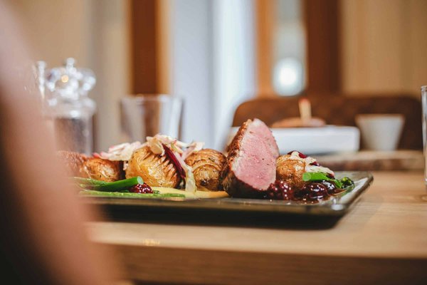 What's the Key to a Succulent Duck Breast with a Honey-Balsamic Glaze?